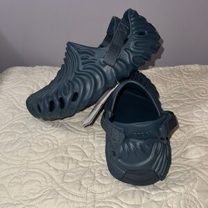 Salehe Bembury Crocs NAVY